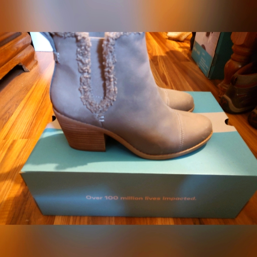 Women's Tom's Everly Taupe Ankle Cutout Boot 7.5M